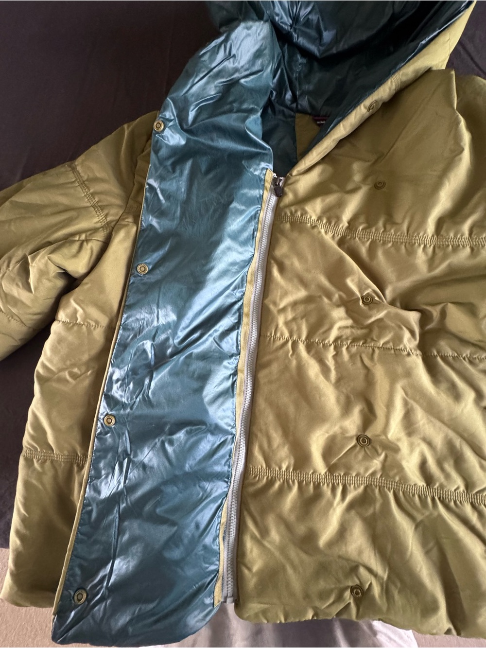 Stio Women’s Olive Green Puffer Jacket with Blue Lining - Picture 5 of 8